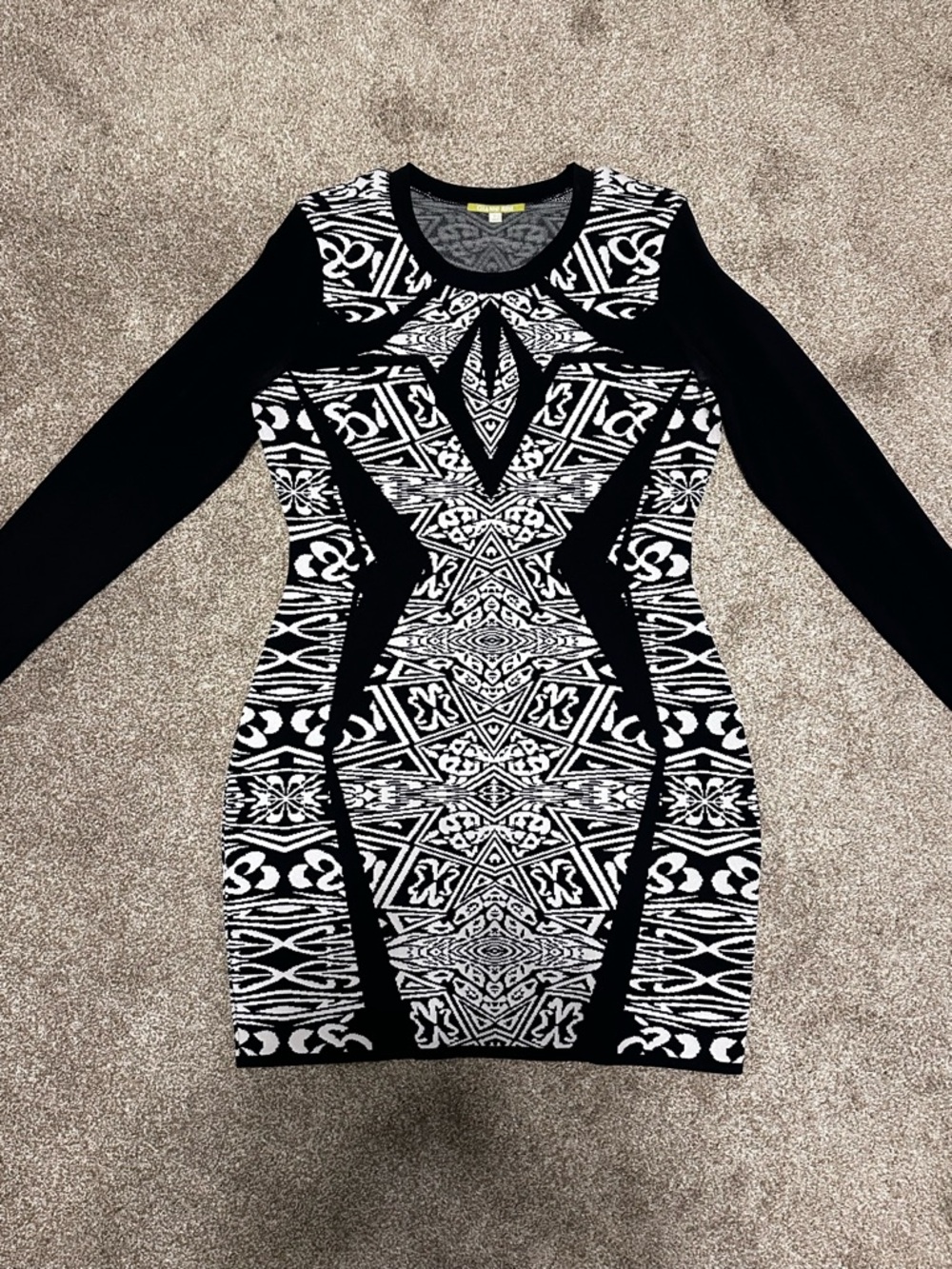 Gianni Bini Black & White Long-Sleeve Bodycon Dress - Picture 3 of 7